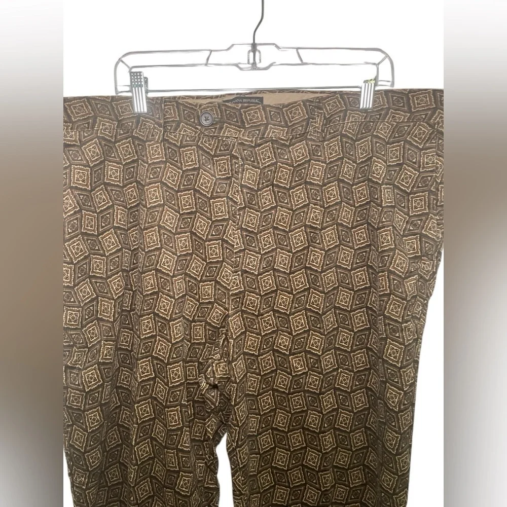 Banana Republic Heritage Slim Fit Corduroy Pants Brown Geometric Size 42 NWOT